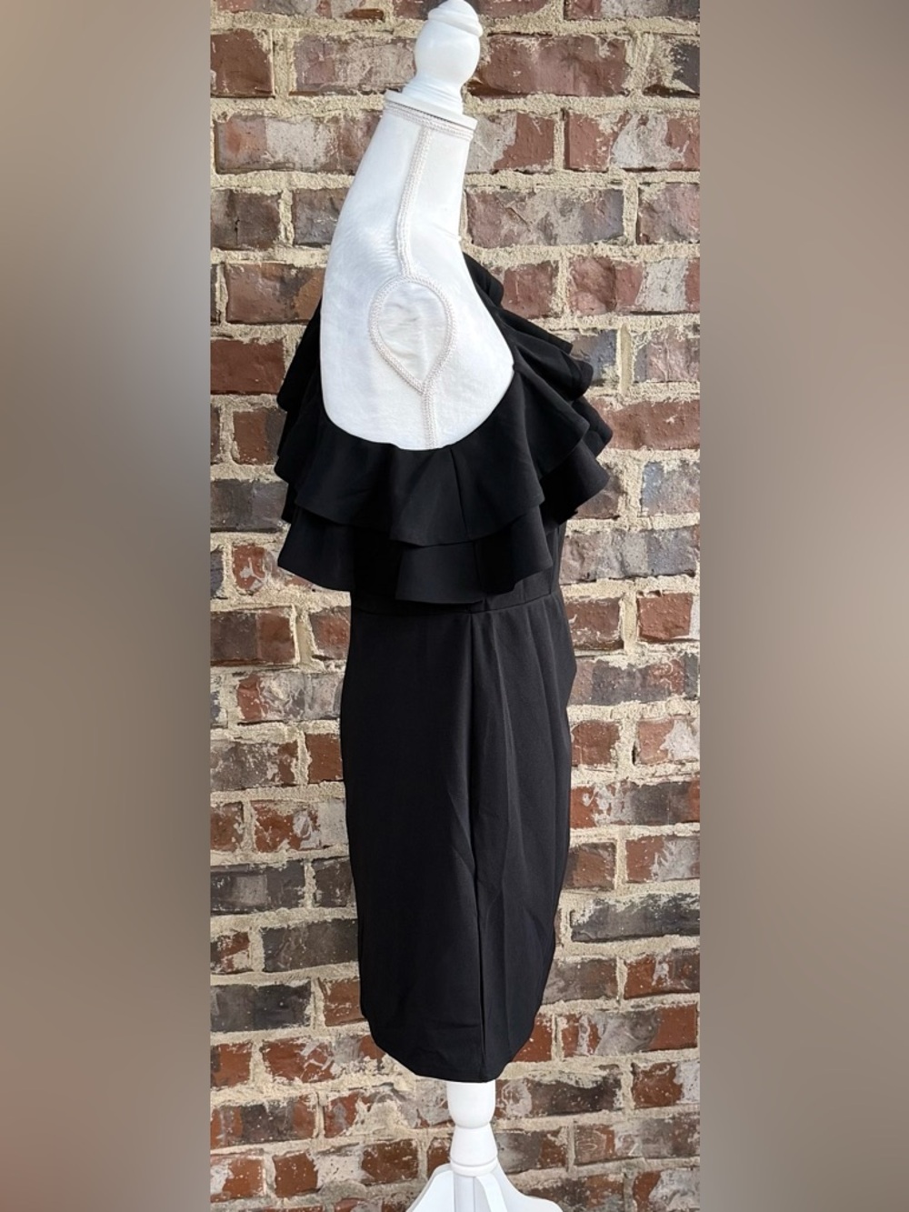 🦋 Chic One-Shoulder Ruffle Black Dress - Picture 3 of 13